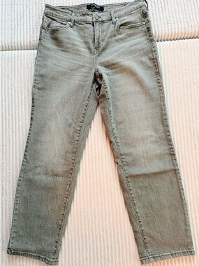 NWOT Liverpool Liv Light Grey Olive Straight Leg Stretch Jeans Women’s Size 8